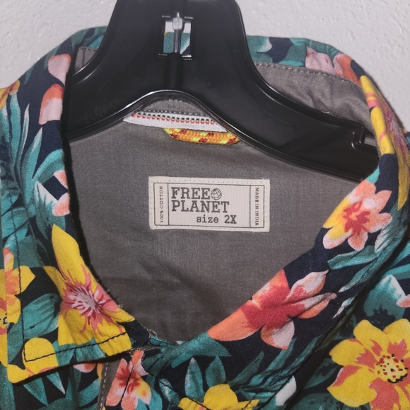 Free Planet Mens floral button up shirt 2X - Picture 2 of 3